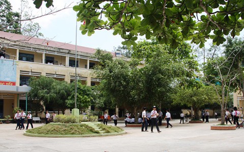 Điểm tin: Nữ sinh bỏ học vì bị kỷ luật