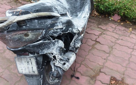 Xe Attila bốc cháy khi đang chạy trên đường