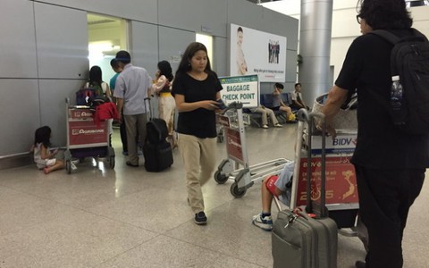 Sẽ đưa ra khỏi ngành nếu cán bộ sân bay vòi vĩnh