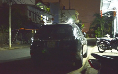Phó tổng giám đốc Ngân hàng Việt Á gí súng vào nhân viên taxi