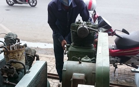 “Bom nổ chậm” đầy đường