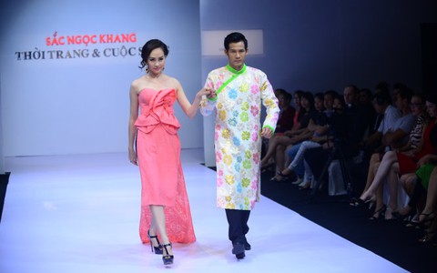 Thời trang & cuộc sống: “Sen” chào đón xuân hè