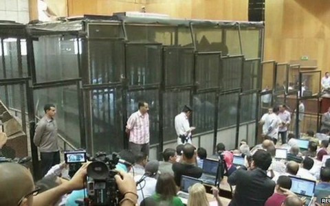 Ai Cập tuyên ông Morsi 20 năm tù giam