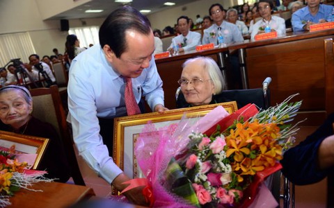 Nguyện luôn xứng đáng với các Mẹ
