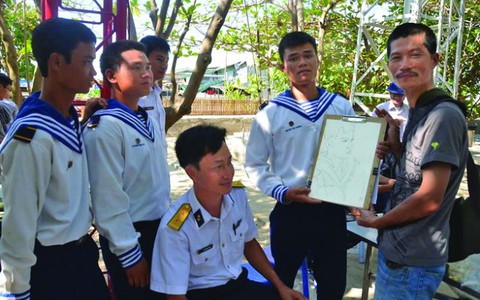 Vẽ chân dung người lính Trường Sa