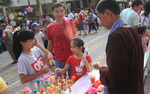 Hàng trăm phụ huynh và học sinh dự Ngày hội tuổi thơ