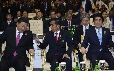 “Xin chào châu Á, xin chào châu Phi”