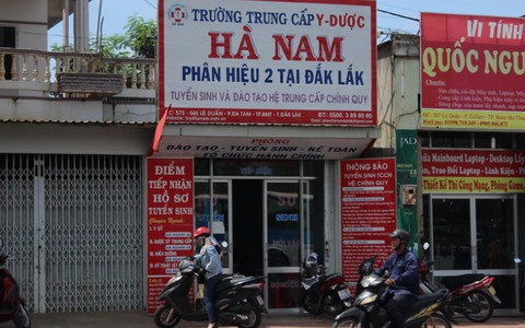Điểm tin: Cho thôi việc cán bộ ra giá “bán điểm” cho học viên