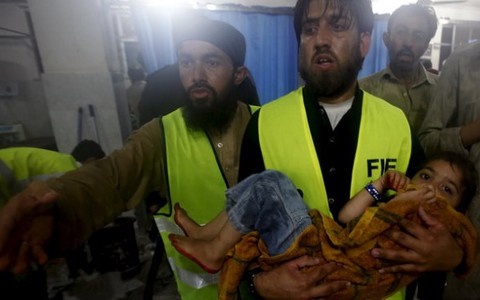 Ít nhất 26 người chết trong cơn bão đổ vào Pakistan