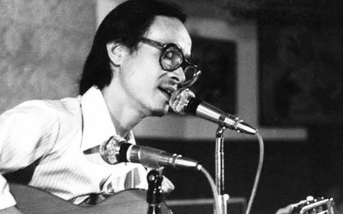 Bài ca đi cùng năm tháng trong Mùa xuân đầu tiên