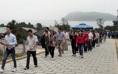 Hàng ngàn lượt người dâng hương Đại tướng Võ Nguyên Giáp