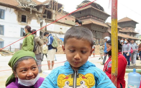 Người Nepal sẻ chia trong gian khó