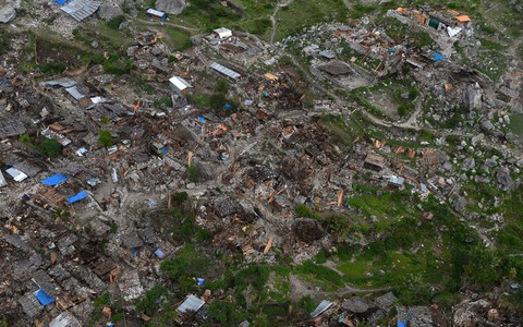 Làng mạc Nepal bị san phẳng nhìn từ trên cao