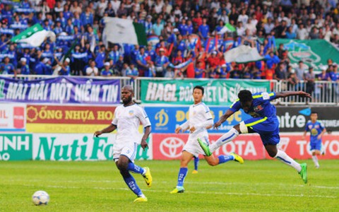 HAGL gỡ hòa vào phút chót