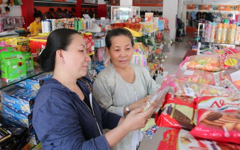 Thau, chậu, ly... ngoại tràn vào
