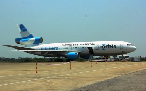 Bệnh viện bay Orbis đến Huế