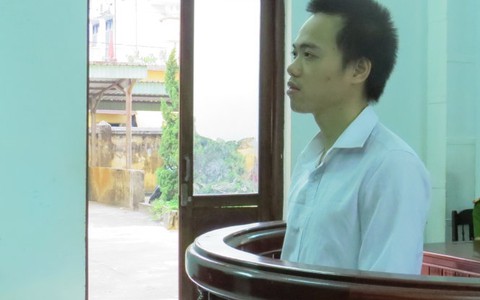 Dùng vật nhọn đâm vùng kín phụ nữ: tù 18 tháng