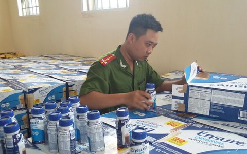 Bắt lô sữa Ensure cấm nhập khẩu vào Việt Nam