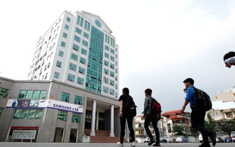 Chuyển trường đại học cho doanh nghiệp: Lợi hay hại?