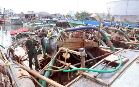 Khởi tố vụ án khai thác cát lậu ồ ạt trên sông Mỏ Nhát