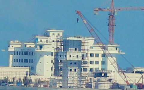 Trung Quốc xây công trình 9 tầng trên đảo Huy Gơ