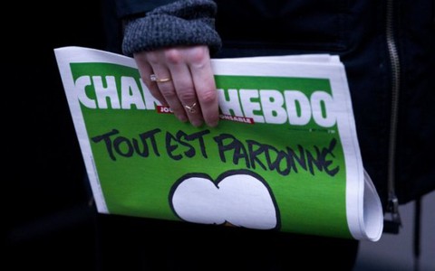 Báo Charlie Hebdo trao 4,3 triệu euro cho nạn nhân khủng bố
