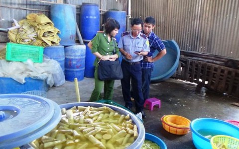 Phạt hai cơ sở tẩy măng, nhuộm đường bằng hóa chất