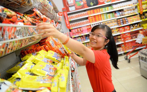 Thuế giảm, giá hàng nhập khẩu vẫn cao