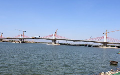 Hợp long cầu An Đông nối hai bờ sông Dinh