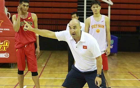 Một Việt kiều làm trưởng đoàn bóng rổ dự SEA Games