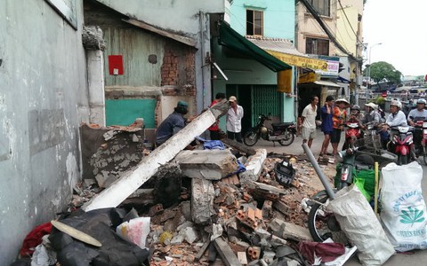 Tai họa rơi xuống người nghèo