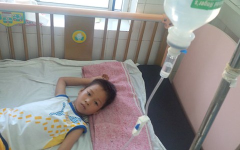 Bé trai 10 tuổi tử vong sau khi ăn cua đá
