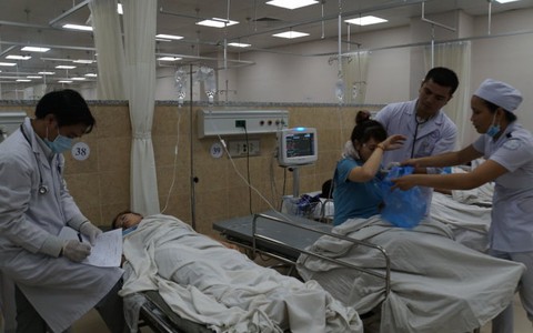 Vừa xuất viện, công nhân lại nhập viện nghi do ngộ độc khí