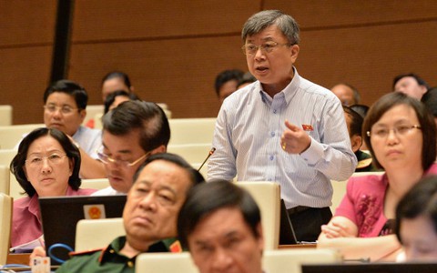 Tranh luận sôi nổi về quyền im lặng