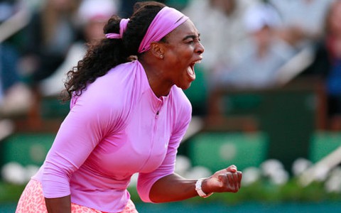 Serena kịch tính lội ngược dòng loại Azarenka