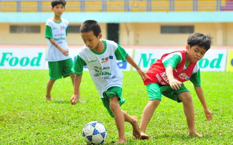 Học viện bóng đá Nutifood bắt đầu “đãi cát tìm vàng”