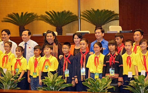Đại biểu thiếu nhi dự thính phiên làm việc của Quốc hội