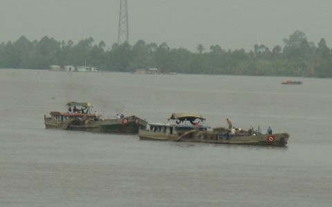 Bị kiểm điểm do “vòi” tiền doanh nghiệp