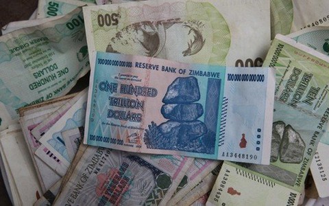 Zimbabwe đổi tiền, 35 triệu tỷ ZD chỉ đổi được 1 USD