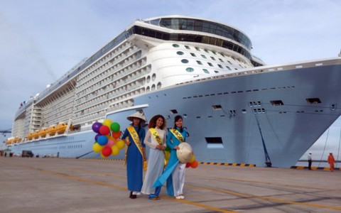 Hơn 6.000 khách tàu Quantum of the seas tham quan TP.HCM, Vũng Tàu