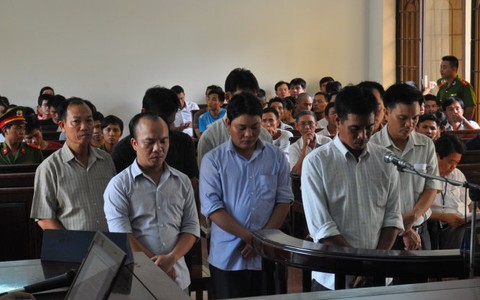 Xử một vụ án, một ngày hai lần hoãn xử
