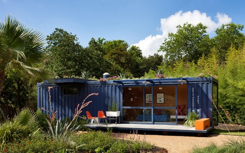 Nhà container tuyệt đẹp với khu vườn trên nóc