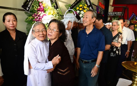 Ngậm ngùi tiễn đưa nhạc sĩ Phan Nhân