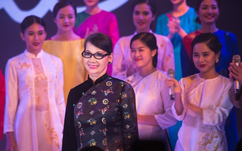 Áo yếm?