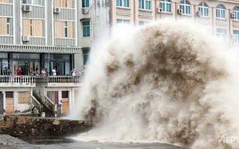 Trung Quốc sơ tán hàng trăm ngàn dân đi tránh bão