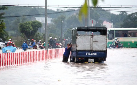 Họp HĐND tỉnh Bình Dương “nóng” chuyện thi công gây ngập lụt