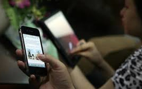 Dân dùng thiết bị kích sóng, lỗi tại ai?