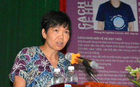 GS.TS Lưu Lệ Hằng giao lưu với sinh viên Huế