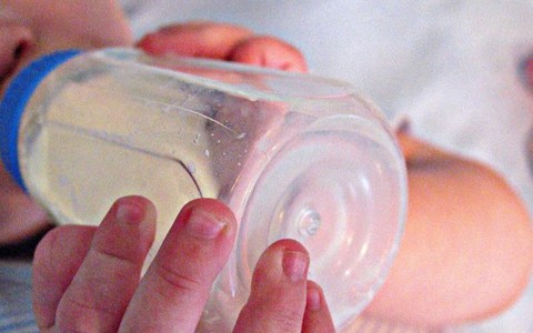 Điểm tin: Đâu là sữa tươi, đâu là sữa bột hoàn nguyên?
