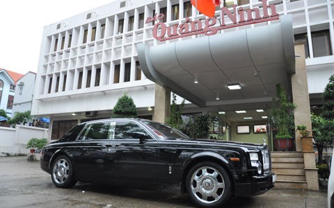 Tặng siêu xe Rolls Royce giúp người dân bị mưa lũ
